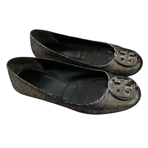 Tory Burch Reva Ballet Flats Size 8.5 Silver Metallic Leather Logo Shoes Glam - Picture 1 of 11